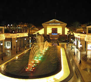 Piramide de Arona am Americas Plaza