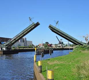 Die Öffnung der Rollklappbrücke Oldenburg