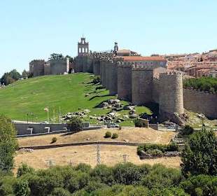 Kompleks średniowiecznych murów obronnych
