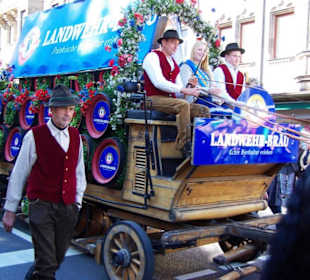 Landwehr-Bräu Reichelshofen mit Festwagen