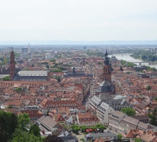 Blick auf Altstadt mit Hauptstraße vom Schloßgarte