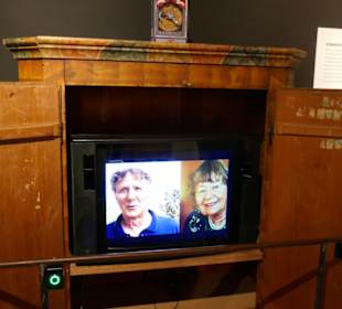 Seinen Fernseher versteckte er>