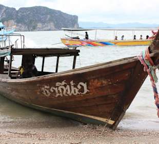 Longtailboat in der Phang Nga-Bucht