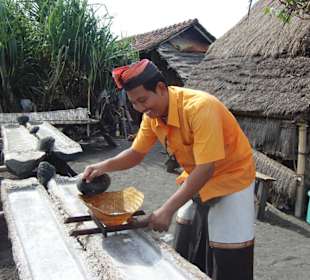 Yogi nimmt sich eine Prise Salz