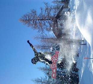 Vor dem Almhaus Nassfeld