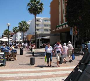 Shoppingmall 1 km lang Laden an Laden