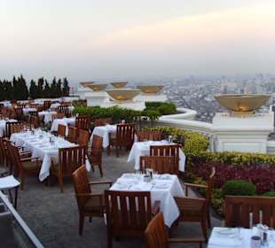 Restaurant über den Dächern Bangkoks