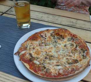 Pizza Meeresfrüchte von der Pizzeria Aquila Nera