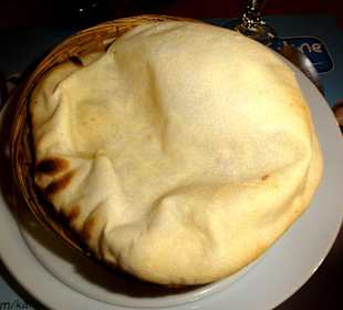 Fluffiger Butter-Käse-Naan