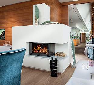 Restaurant Aqarium mit Blick auf den Kamin 