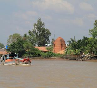 Mekong und Blick auf die Ziegelei