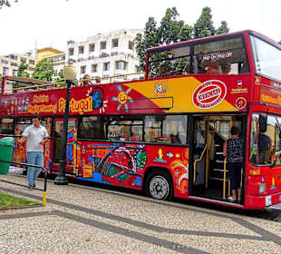 Roter Bus von Madeira Sightseeing Portugal.