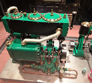 Historische Dampfmaschine im IMM