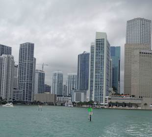 Skyline vom Wasser her