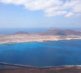 Blick vom Mirador del Rio auf La Graciosa