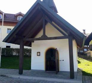 Kapelle mit Vordach