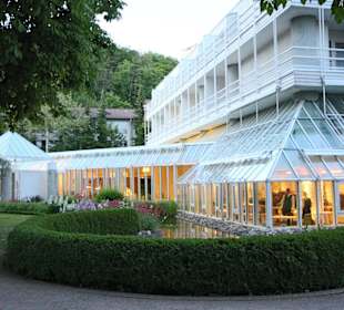 Hell erleuchtet das Restaurant