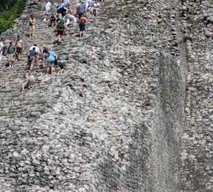 Aufstieg auf die Pyramide