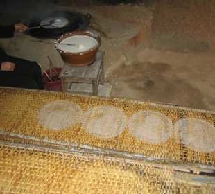 Hier wurde die Produktion von Reispapier gezeigt.