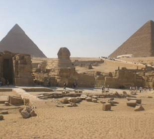 Die Pyramiden und Sphinx