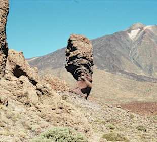 Der Roque Chinchado vor dem Teide
