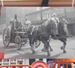 Die 3 vorne arbeiteten eigentlich in einer Brauere