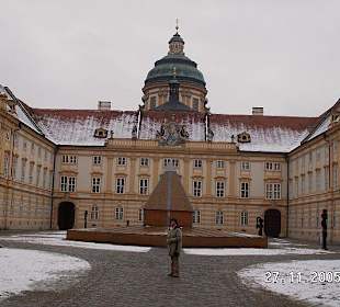 Durchgang durch Stift zur Kirche