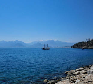 Blick v. Hafen-Altstadt Antalya auf Meer & Gebirge