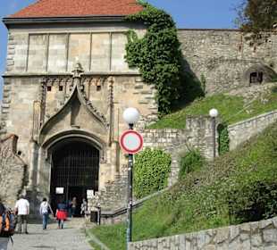 Brama i mury zamku Bratysławskiego