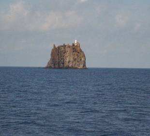 Einsamer Fels vor Stromboli