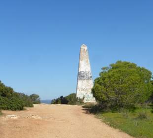 Der Obelisk oberhalb der Praia da Luz
