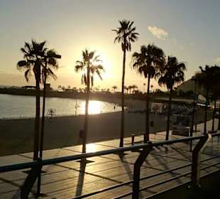 Playa Amadores beim Sonnenuntergang