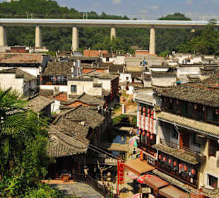 Museumsdorf Likeng vom Hügel aus