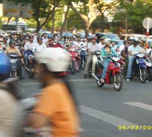 In Saigon heißt es, Augen zu und durch