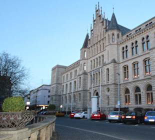 Blick von der Burg auf die Bezirksregierung