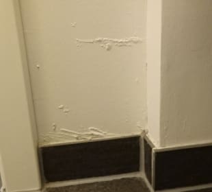 Badezimmer, schon etwas renovierungsbedürftig Das Neue Hotel Am Park