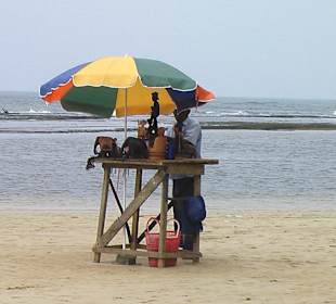 Einsamer Strandverkäufer 