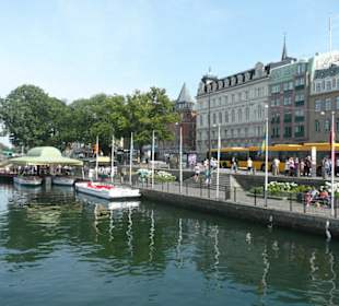 Boot für die Stadtrundfahrt