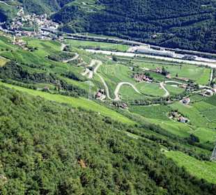 Blick aus der Seilbahn auf die Hänge des Ritten