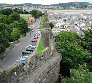 Auf der Stadtmauer in Conwy