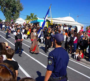 Santorin selbst im Bild Landschaft, Stadt