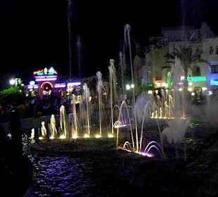 Springbrunnen beleuchtet