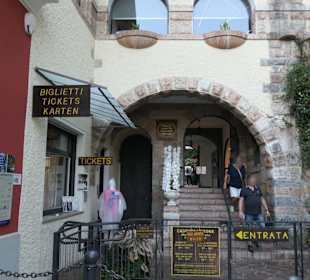 Kasse und Eingangsbereich