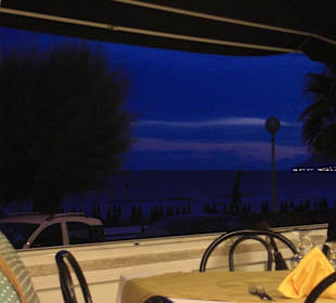 Ausblick auf den Strand (abends)