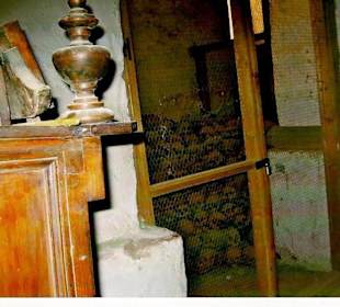 Gebeinhaus mit Gebeinen der verstorbenen Mönche