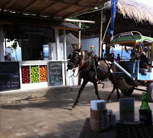 Strässchen zwischen Hotel und Strand