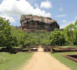 Weg zum Siriyafelsen