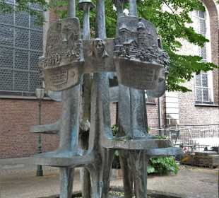 Ansichten des Heimatbrunnens an der Maxkirche