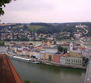Passau, Promenade und Schiffsanleger  an der Donau
