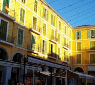 Im Zentrum mit Weihnachtsbeleuchtung